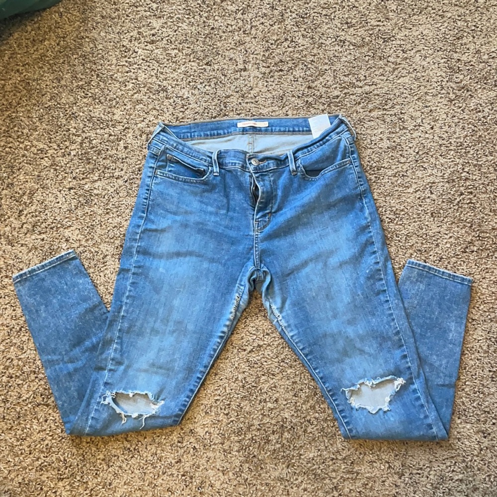 Levis women’s distressed jeans 710 super skinny